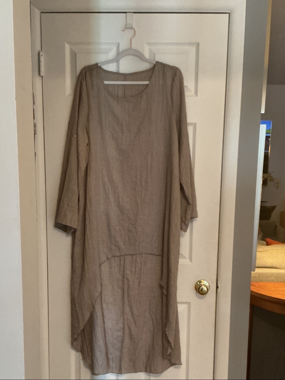 Relaxed Linen-Blend Long Sleeve Dress in Taupe